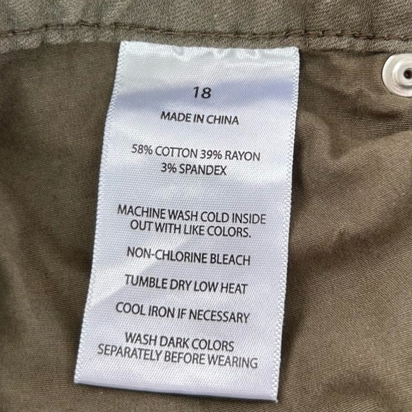 SLINK Curvy Capri Jeans - Picture 4 of 4